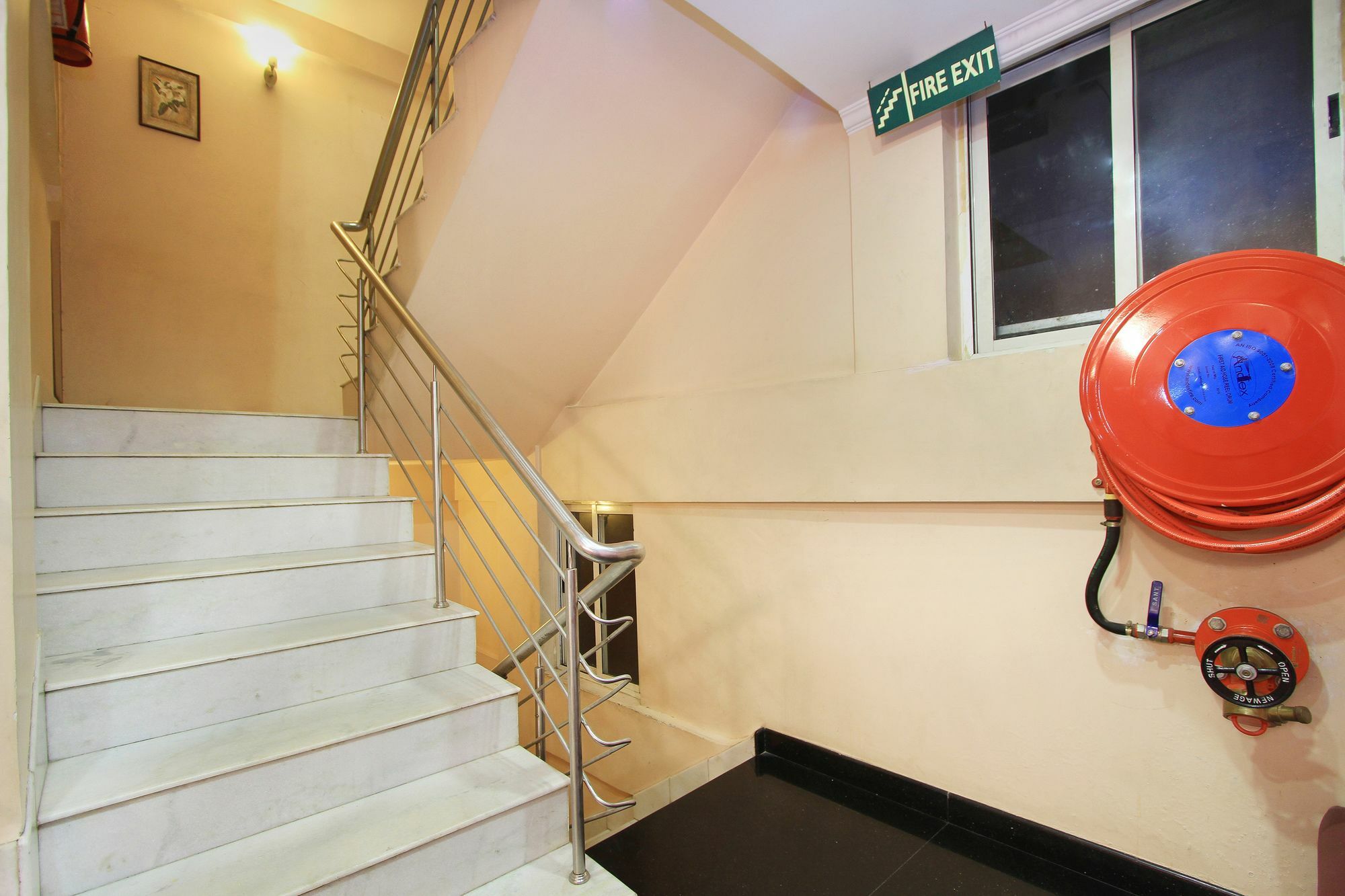 Hotel Oyo 9925 The Ocea International Bengaluru Zewnętrze zdjęcie